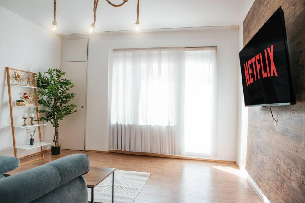 Bright & Grey - Netflix - - Wifi - 4 Person *