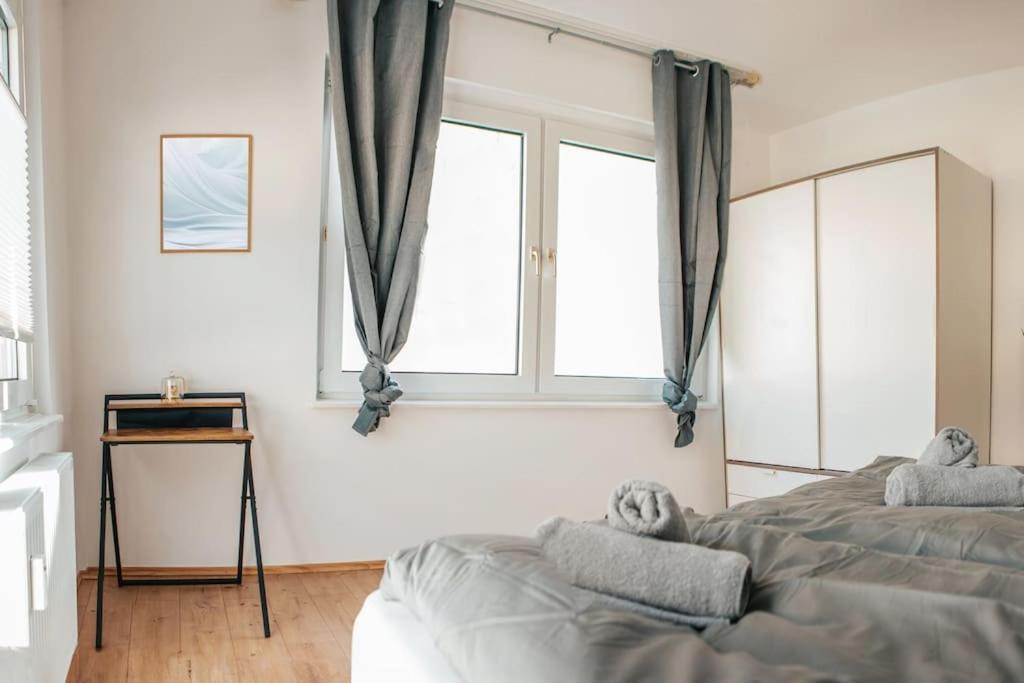Apartment Bright & Grey - Netflix - - Wifi - 4 Person *